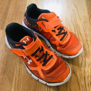 Orange under armour boys shoes